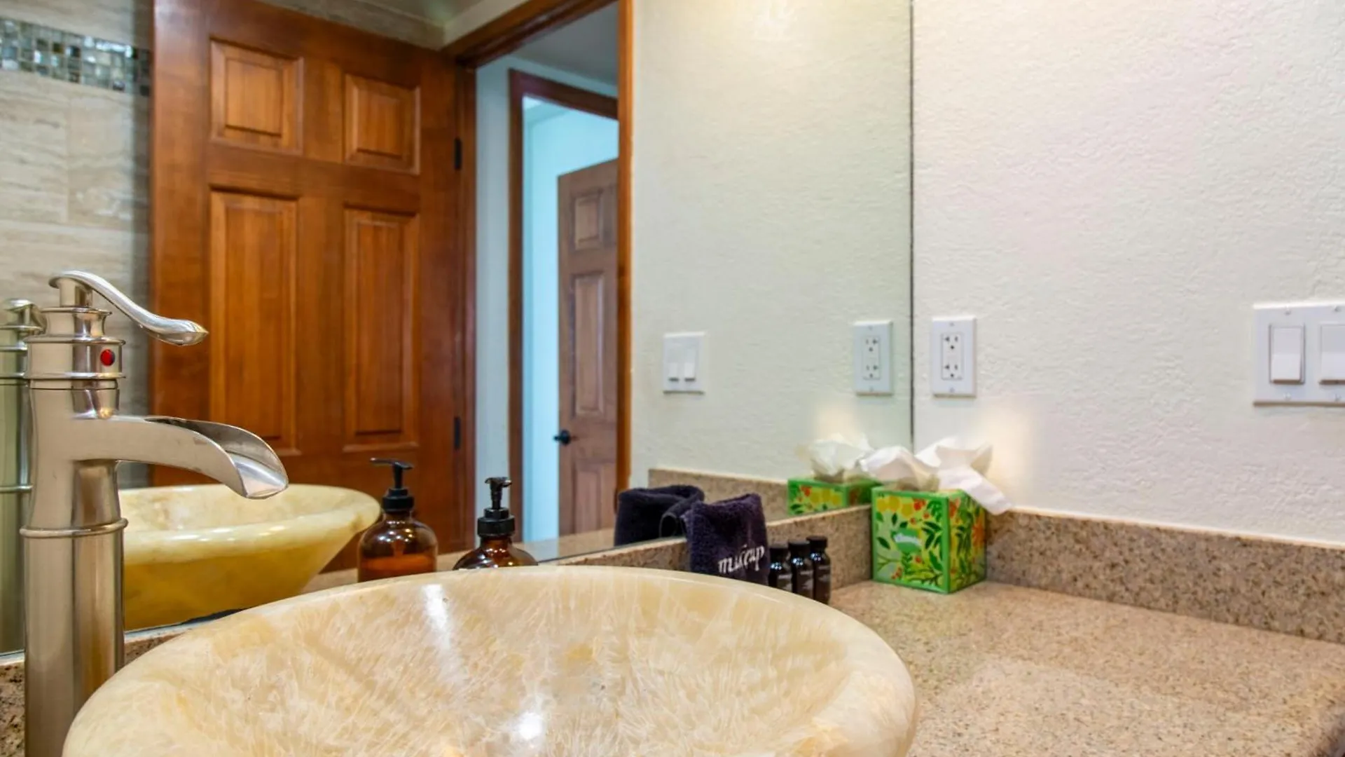 Penthouse Sweeping Ocean Views Lejlighed Kahana USA