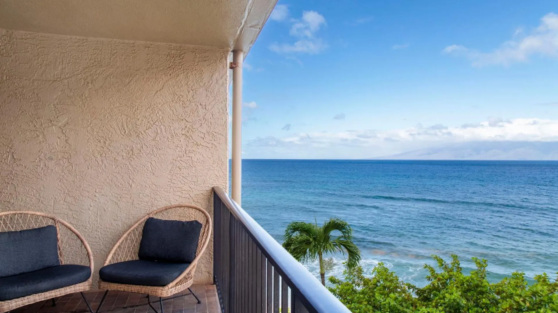 Penthouse Sweeping Ocean Views Lejlighed Kahana